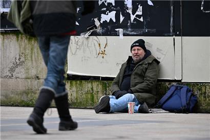 Der Autor beim Betteln im Luxemburger Stadtzentrum
