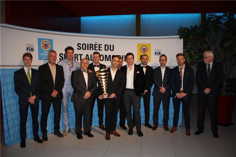 Der Autosportler des Jahres 2019, Dylan Pereira, umgeben von allen Nominierten
