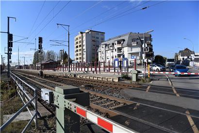 Der Bahnübergang ist pro Stunde 45 Minuten zu
