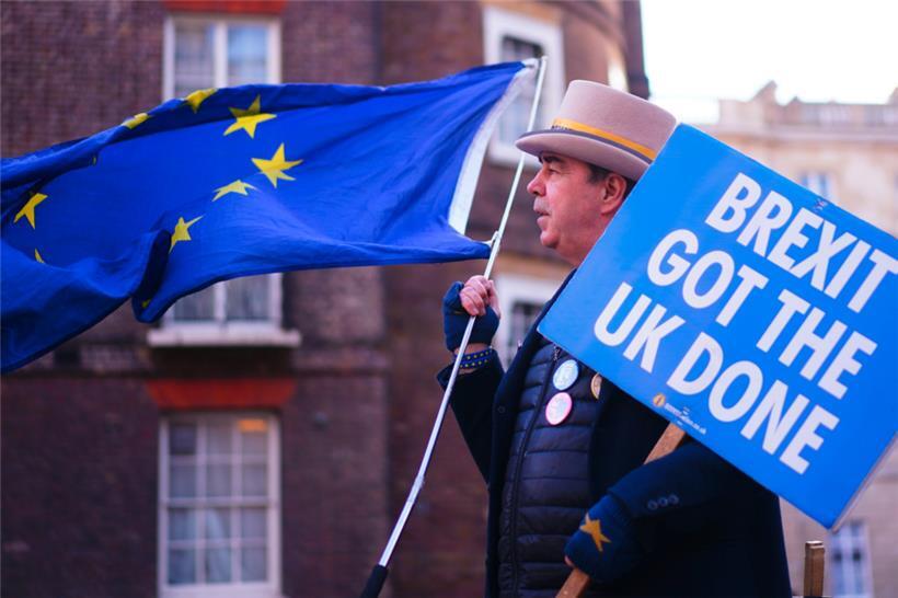 „Der Brexit hat das Vereinigte Königreich fertig gemacht“, meint dieser Protestler in London
