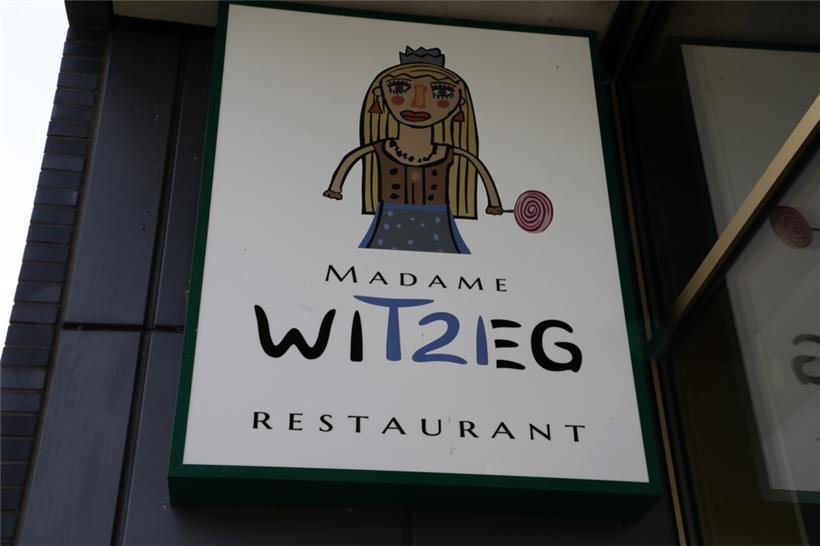 Der Buchstabe „T“ und die Zahl „21“ weisen darauf hin, wer hinter dem Restaurant...