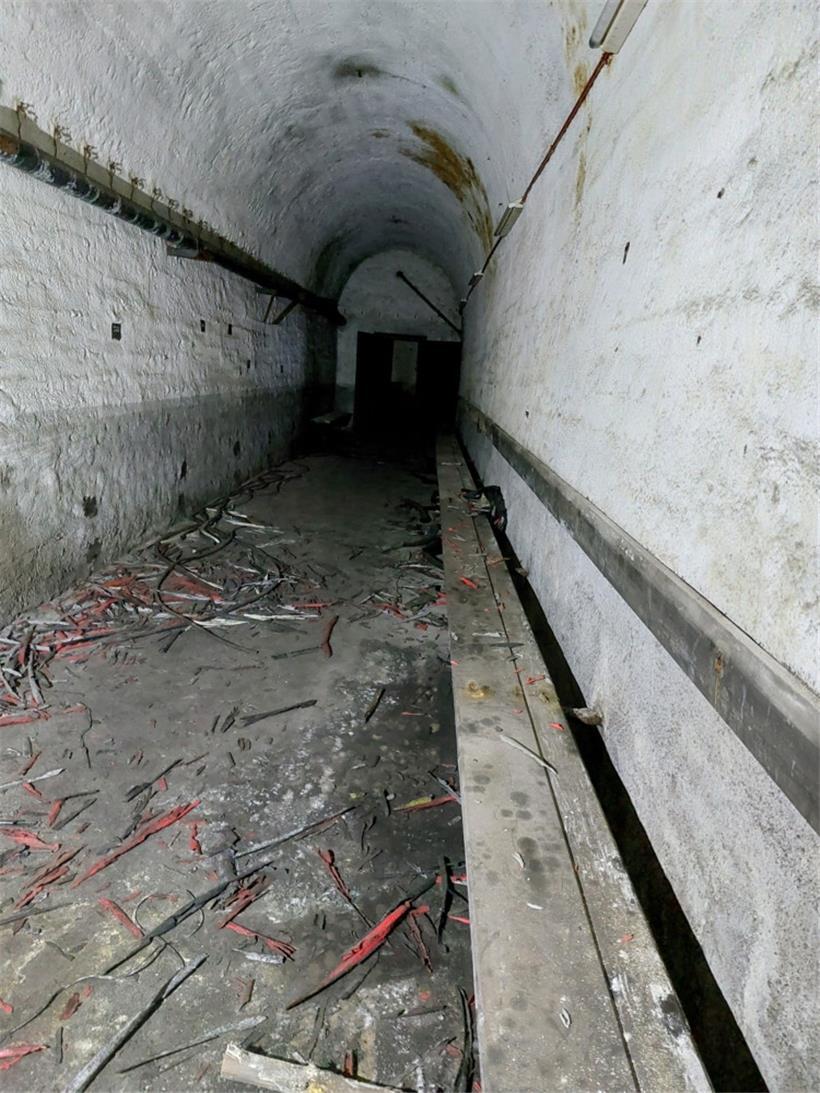Der Bunker erinnert an einen alten Eisenbahntunnel
