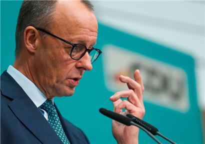 Der CDU-Kanzlerkandidat Friedrich Merz ist fest entschlossen, die deutsche Migrationspolitik gegen geltendes Europarecht zu verschärfen
