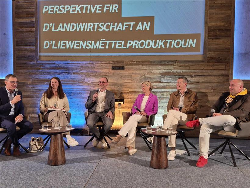 Podiumsdiskussion moderiert von Jeff Boonen mit Joelle Ferber, Martine Hansen, Marc Jacobs, Jean-Marie Neuberg und Paul Bisenius