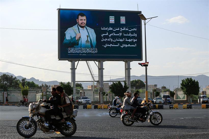 Der Chef der Huthi-Miliz, Abdul-Malik al-Huthi, lässt sich und seine Botschaften großflächig in Sanaa plakatieren