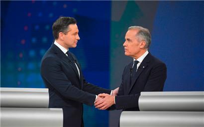 Der Chef der Konservativen, Pierre Poilievre (l.), will den erst seit einigen Monaten regierenden Premierminister Mark Carney (r.) aus dem Amt bugsieren
