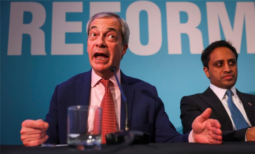 Der Chef der britischen Rechtspopulisten Reform UK, Nigel Farage (l.), denkt bereits über den Einzug in 10, Downing Street nach
