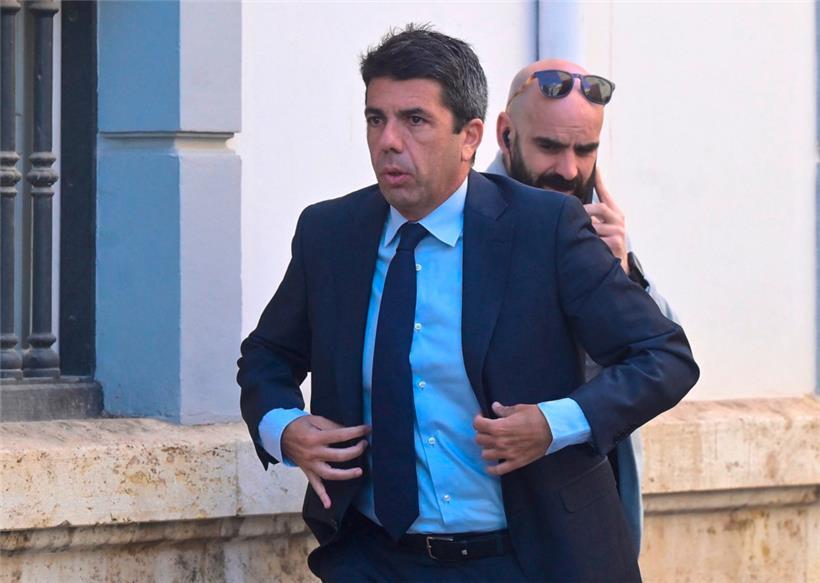 Der Chef der konservativen Regionalregierung Carlos Mazón steht wegen der gerichtlichen Aufarbeitung der Flutkatastrophe in Valencia schwer unter Druck
