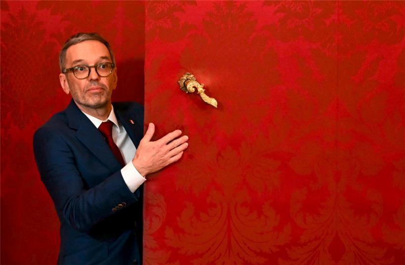 Der Chef der rechtsextremistischen Partei FPÖ, Herbert Kickl, auf dem Weg zum Regierungschef in Österreich
