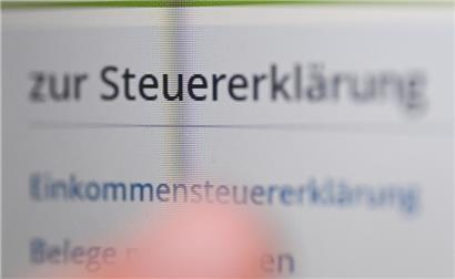 Der DP-Schöffe Pim Knaff hatte wohl ein etwas trübes Bild der Steuererklärung
