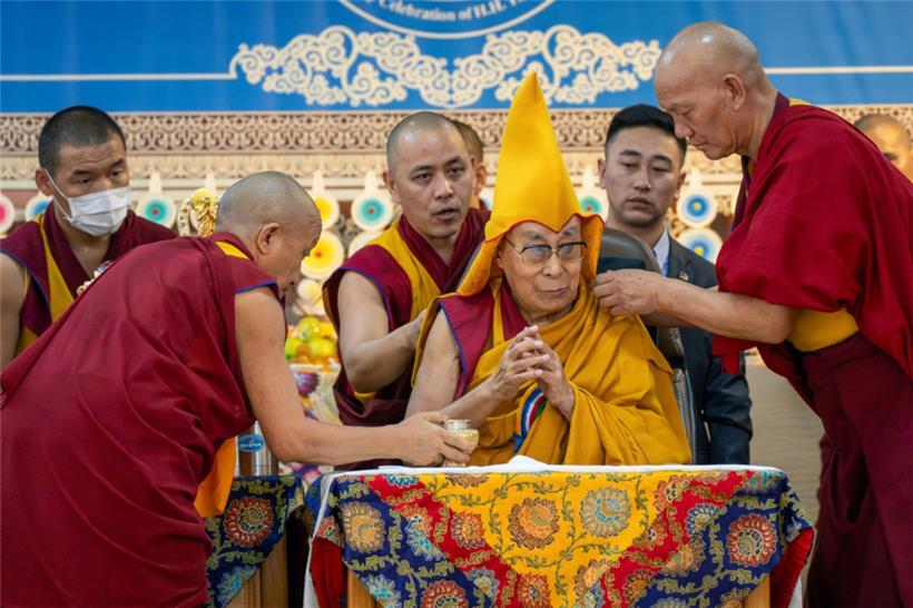 Der Dalai Lama bei einer Veranstaltung zu seinem 90. Geburtstag nach dem tibetischen Kalender
