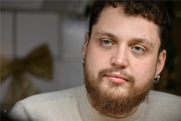 Der Drehbuchautor und Schriftsteller Cosimo Suglia im Gespräch über seinen Debütroman „Roserei“ und die Premiere von „Hänsel a Gréidel“
