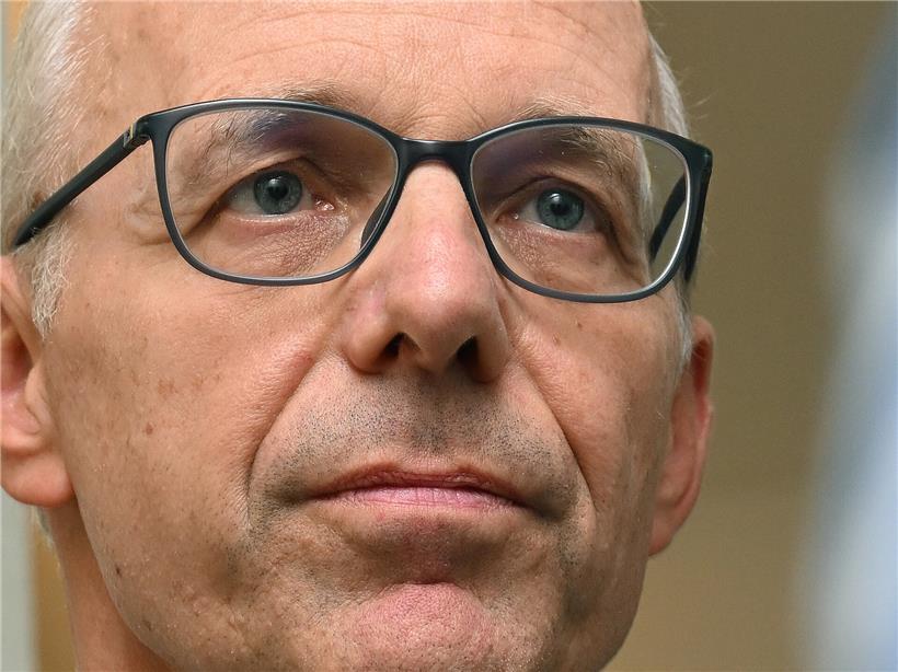 Premier Luc Frieden unter Druck bei Einberufung der Tripartite – politische Krisensitzung in Luxemburg