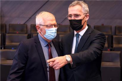 Der EU-Außenbeauftragte Josep Borrell (l.) sprach gestern mit NATO-Generalsekretär Jens Stoltenberg über die jüngsten Entwicklungen im Ukraine-Konflikt
