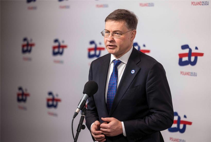 Der EU-Kommissar für Wirtschaft und Produktivität, Umsetzung und Vereinfachung, Valdis Dombrovskis, vor dem informellen Treffen der EU-Wirtschafts- und Finanzminister und Zentralbankpräsidenten (Ecofin) in Warschau
