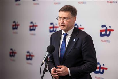 Der EU-Kommissar für Wirtschaft und Produktivität, Umsetzung und Vereinfachung, Valdis Dombrovskis, vor dem informellen Treffen der EU-Wirtschafts- und Finanzminister und Zentralbankpräsidenten (Ecofin) in Warschau
