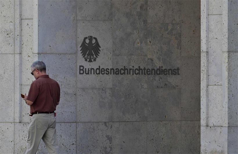 Der Eingang des Hauptsitzes des Bundesnachrichtendienstes in Berlin: Die deutschen Nachrichtendienste bekommen mehr Befugnisse