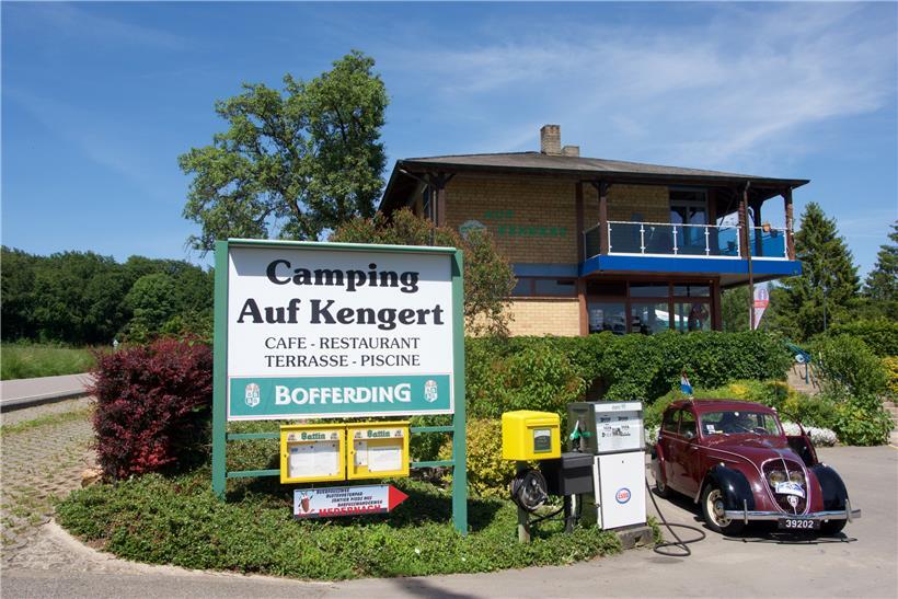 Der Eingangsbereich des Camping Kengert mit Rezeption und Restaurant