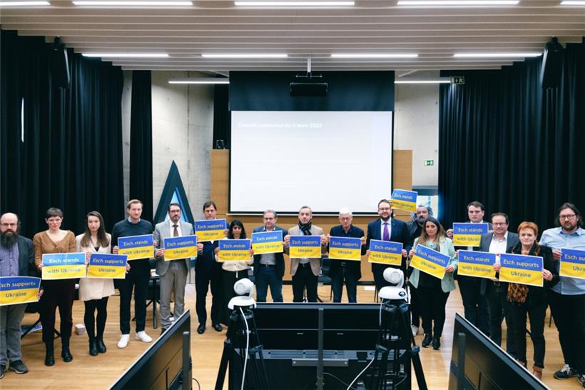 Der Escher Gemeinderat drückte am Freitag seine Solidarität mit der Ukraine aus (Foto: Ville d’Esch/Emile Hengen)

