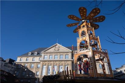Der „Escher Krëschtmoart“: Statt wie bisher fünf Wochen ist er nun lediglich drei Wochen auf dem Rathausplatz zu finden
