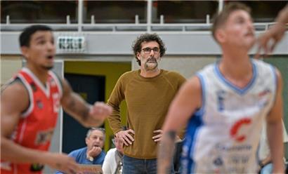 Der Escher Trainer Franck Mériguet will das Minette-Derby gewinnen
