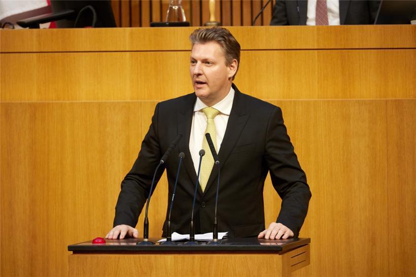 Der FPÖ-Abgeordnete Markus Tschank will dem anvisierten Koalitionspartner ÖVP eigentlich das Regieren verbieten

