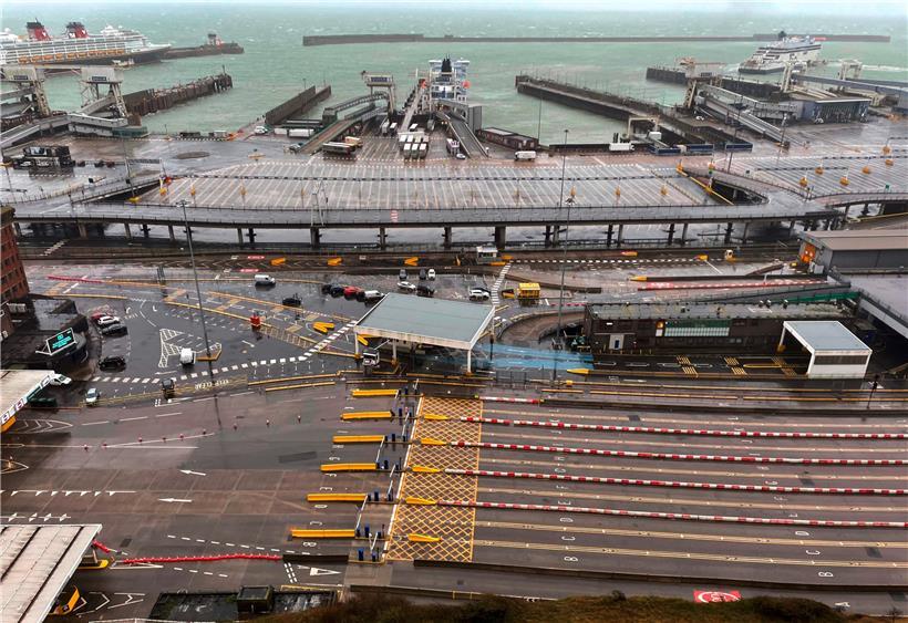 Der Fährbetrieb im Hafen von Dover ist zum Erliegen gekommen
