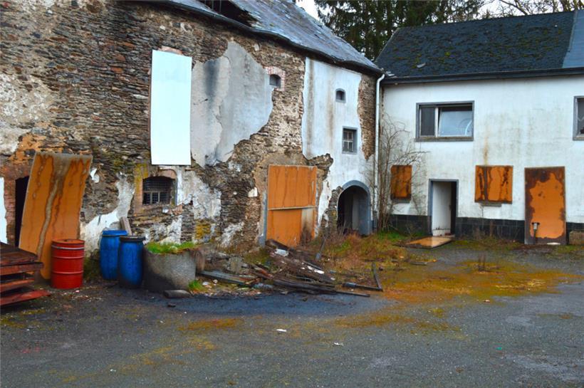 Der Gebäudekomplex fristet seit Jahren ein desolates Dasein
