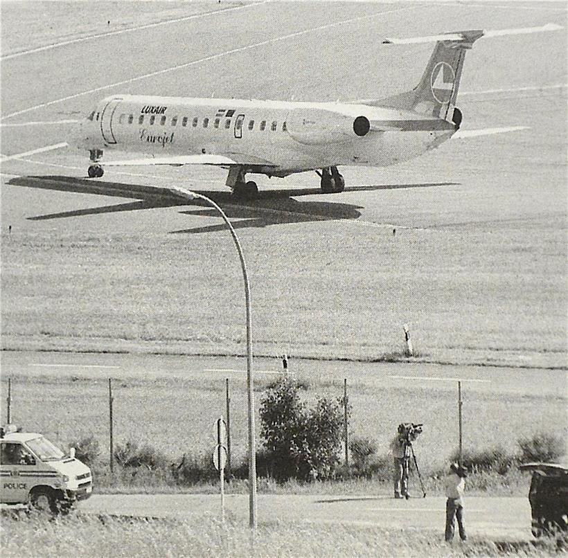 Der Geiselnehmer fordert Geld und ein Flugzeug, um sich nach Libyen absetzen zu können
