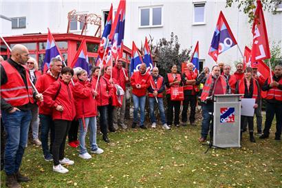 Der Gewerkschaftsbund OGBL am Donnerstag bei dem Protestpiquet vor dem Coca-Cola-Luxembourg-Sitz
