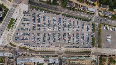 Der Glacis-Parkplatz von oben
