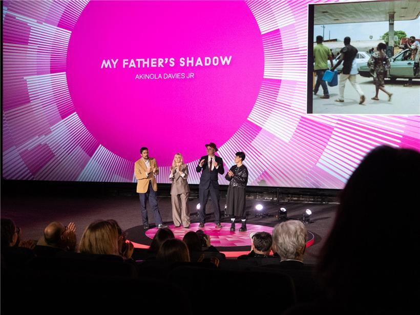 Isabelle Huppert erhält den Talent Award – „My Father’s Shadow“ gewinnt den Grand Prix Grand Prix Gewinner „My Father’s Shadow“ von Akinola Davies Jr. beim Filmfestival, Filmpreis, Regisseurportrait
