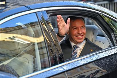 Großherzog bei offizieller Reise nach Brüssel, symbolisch für Diplomatie und internationale Beziehungen