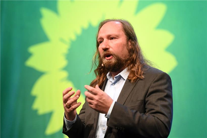 Der Grünen-Fraktionsvorsitzende Anton Hofreiter ließ dieser Tage mit seinem Vorschlag über ein mögliches Verbot von Eigenheimen nicht nur im Land der Häuslebauer aufhorchen
