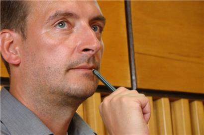 Der Historiker Thomas Spielbüchler ist Senior Lecturer am Institut für Neuere Geschichte und Zeitgeschichte an der Johannes-Kepler-Universität in Linz (Österreich)
