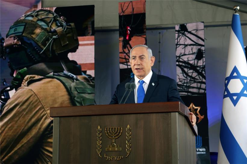 Der IStGH hat Haftbefehl gegen Netanjahu erlassen sowie gegen den ehemaligen israelischen Verteidigungsminister Yoav Gallant und den Militärchef der radikalislamischen Palästinenserorganisation Hamas, Mohammed Deif
