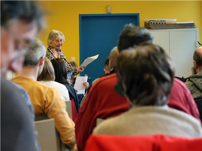 Mitglieder des Interessevereins Quartier Neiduerf bei Abendtreffen am Donnerstag im Gemeinschaftsraum