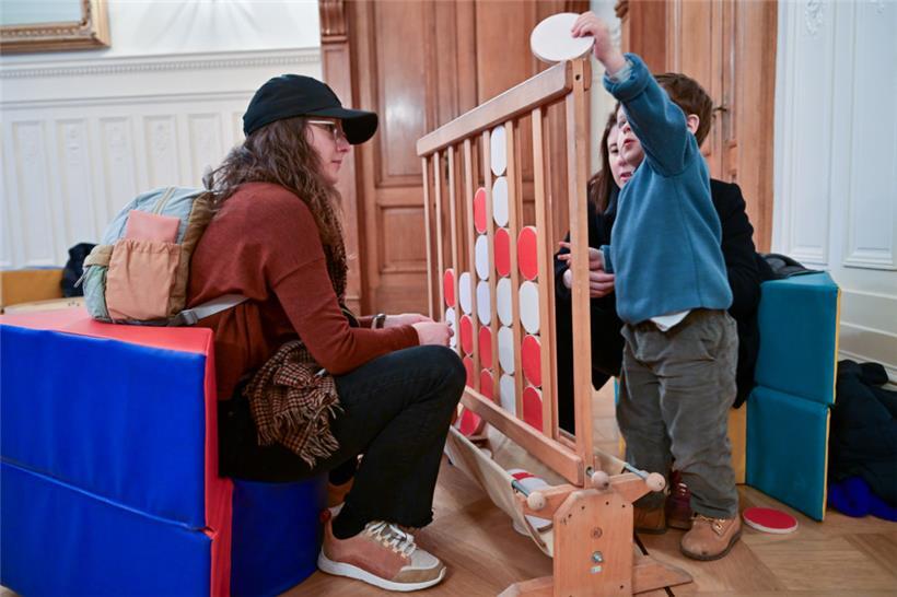 Der Junge hat längst bei „Vier gewinnt“ gewonnen – aber jetzt will er es seiner ...