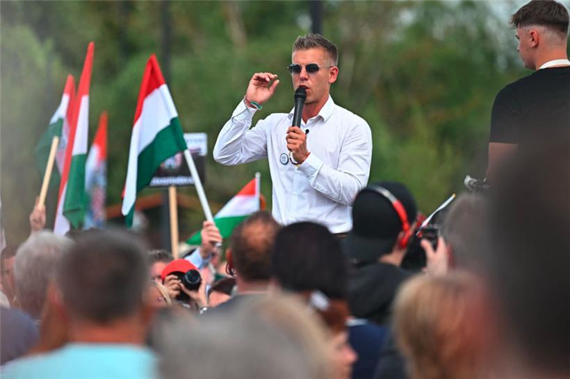 Der Kandidat der Partei Tisza (Respekt und Freiheit), der ungarische Rechtsanwalt Peter Magyar
