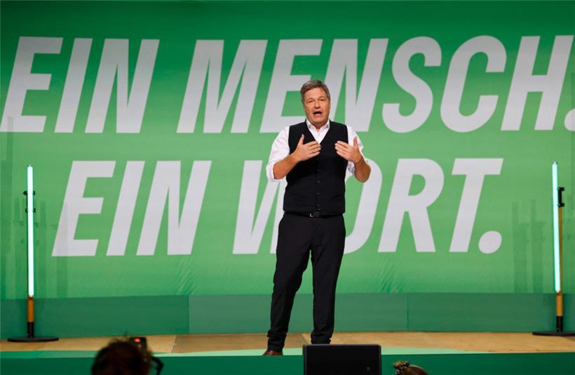 Der Kanzlerkandidat der Grünen, Robert Habeck, eröffnete am Montagabend den Wahlkampf seiner Partei
