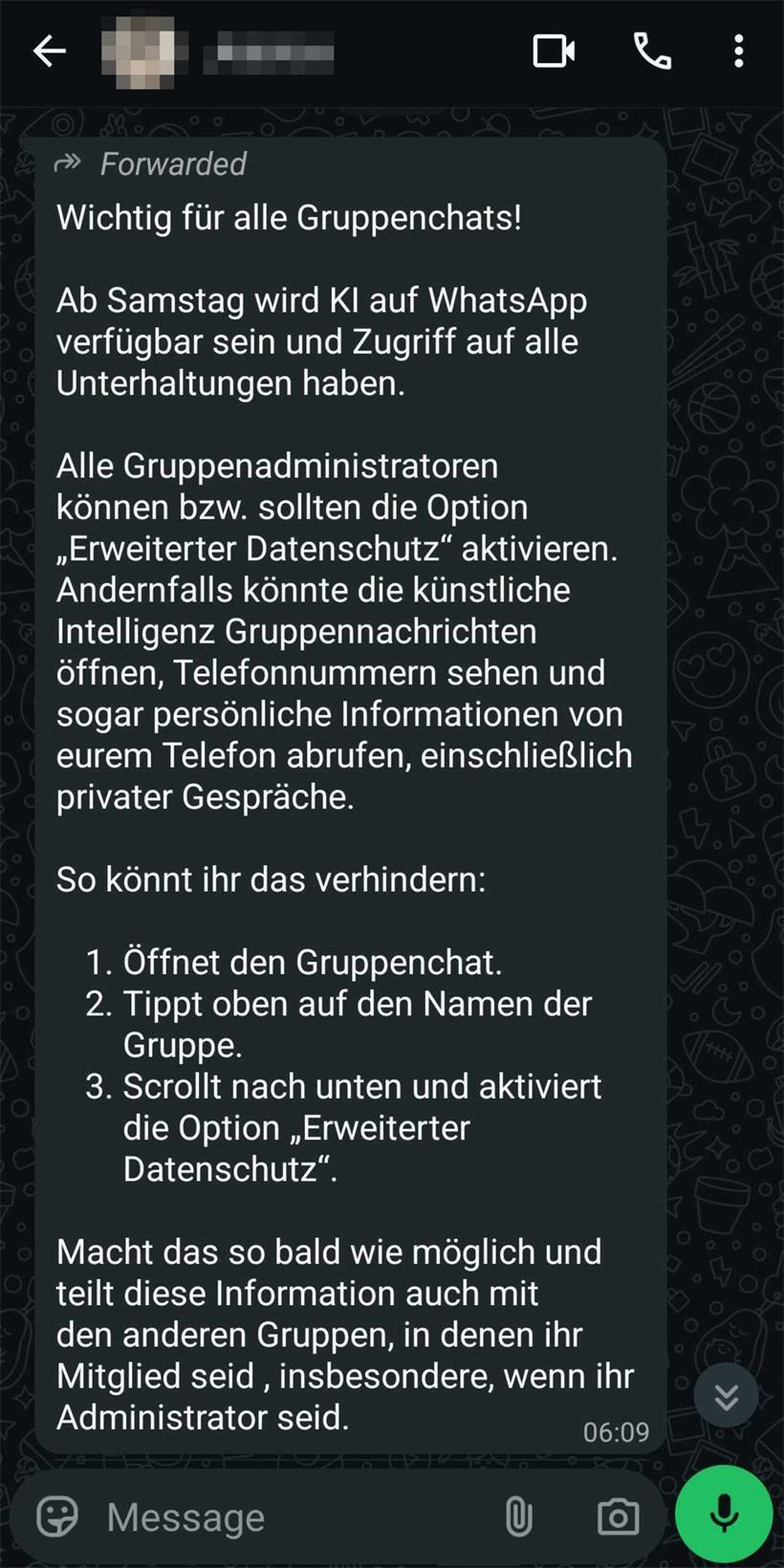 Liest die KI auf WhatsApp mit? Kettenbrief kursiert in Luxemburg WhatsApp-Kettenbrief auf Smartphone-Bildschirm, der trotz falschem Inhalt eifrig weitergeleitet wird