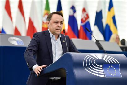 Der Ko-Berichterstatter Alin Mituta während der gestrigen Debatte
