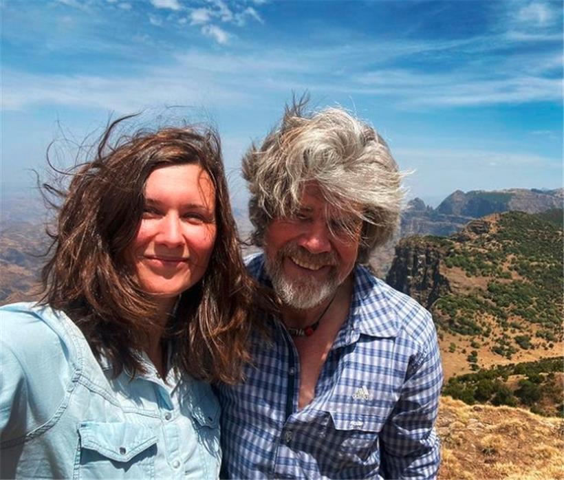 Der „König der Achttausender“ und die in München wohnhafte Luxemburgerin sind seit 2019 liiert. Sie verbindet die Liebe zu den Bergen.
