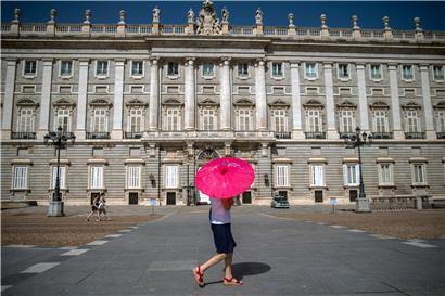 Der Königspalast in Madrid: Die Hitzewelle hat Spanien erreicht 
