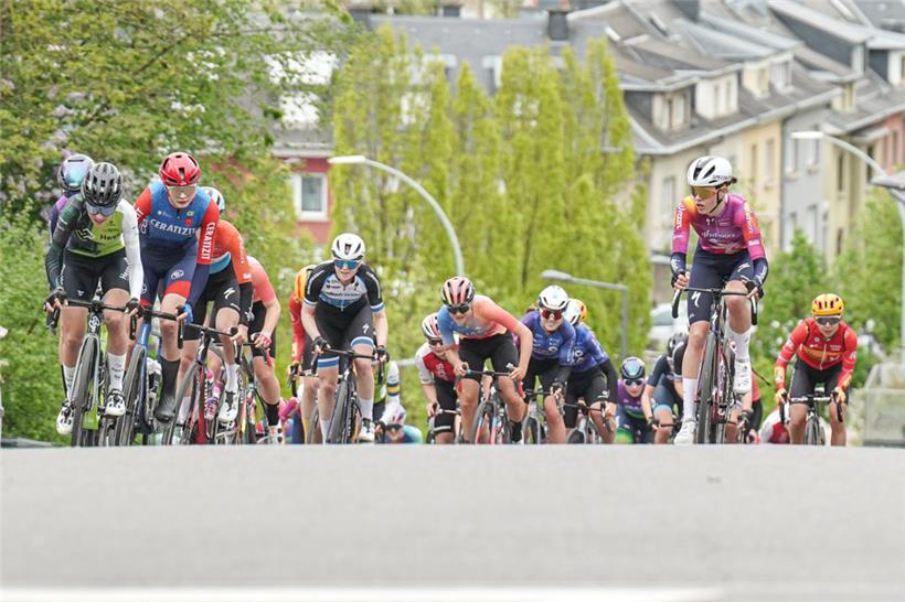 Der Kohlenberg in Cessingen, der 14 Prozent aufweist, war am Sonntag zu erklettern 
