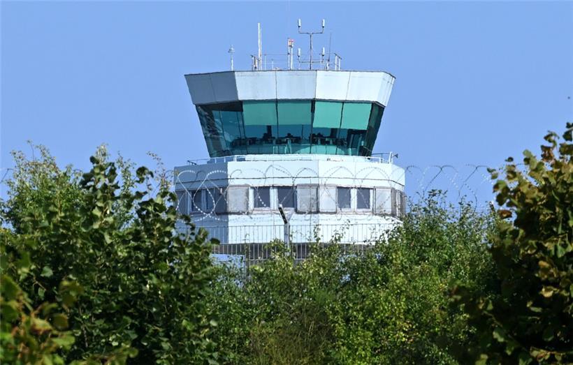 Der Kontrollturm des Flughafens Findel muss saniert oder ersetzt werden
