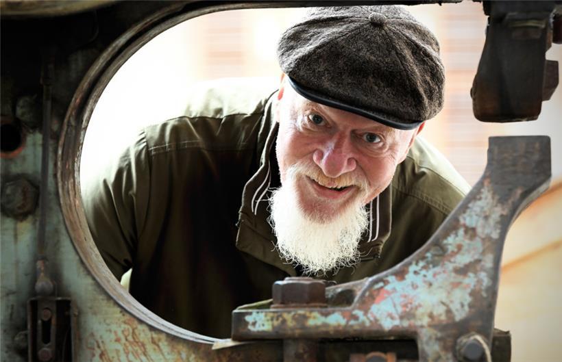 Der Kopf hinter Cueva: Künstler Théid Johanns
