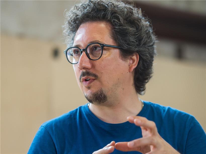 Der Künstler Marco Godinho stammt aus Portugal, ist aber inzwischen in Luxemburg aktiv - und stellt jetzt in Nancy aus