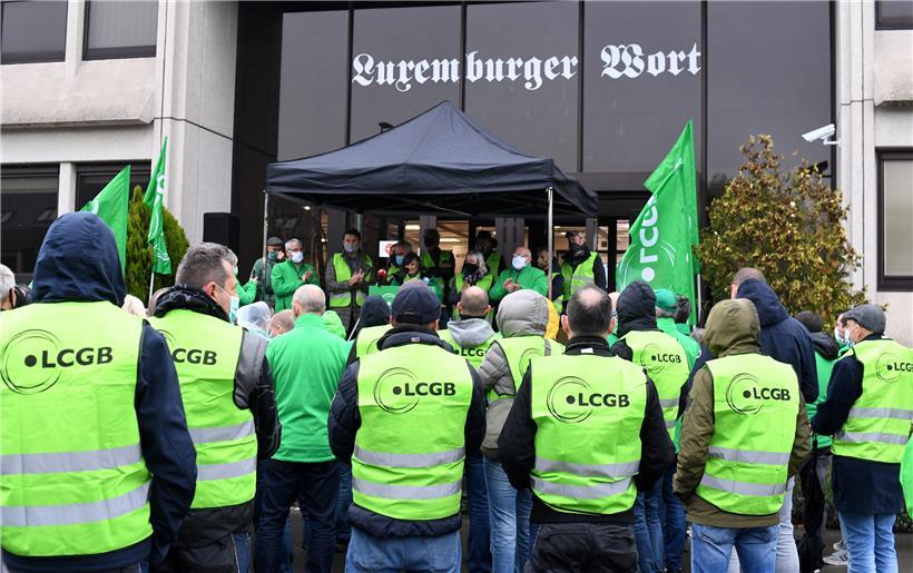 Der LCGB protestiert vor dem Luxemburger Wort
