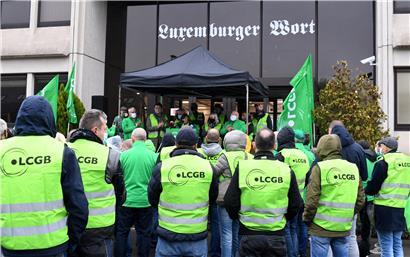 Der LCGB protestiert vor dem Luxemburger Wort
